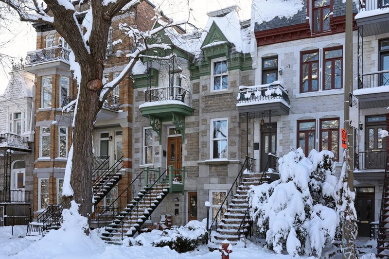 File:Zhol winter rowhouses.jpg